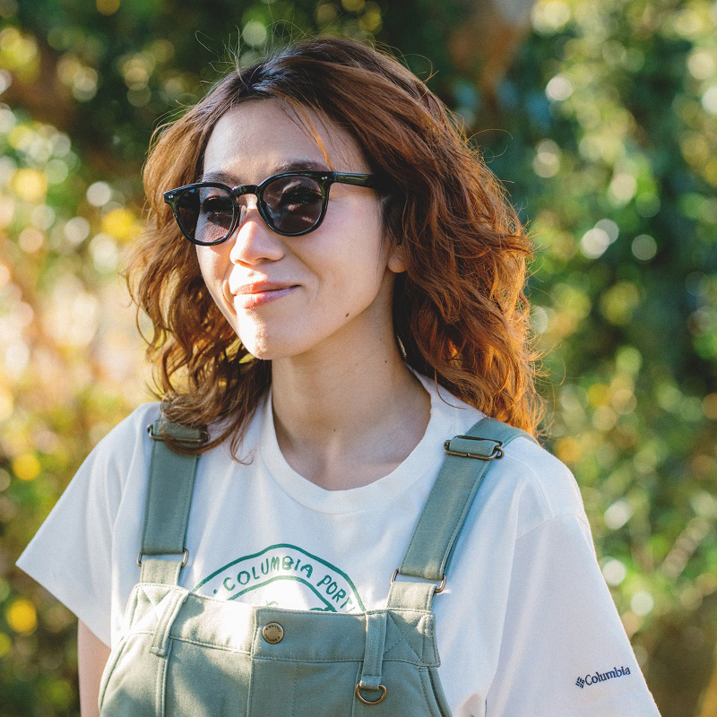自然で、ちょうどいい。新しいわたしのアイテム。「OUTDOOR EDITION Zoff｜YURIE 2way Sunglasses」2022年4月1日(金)よりZoff店頭発売開始。