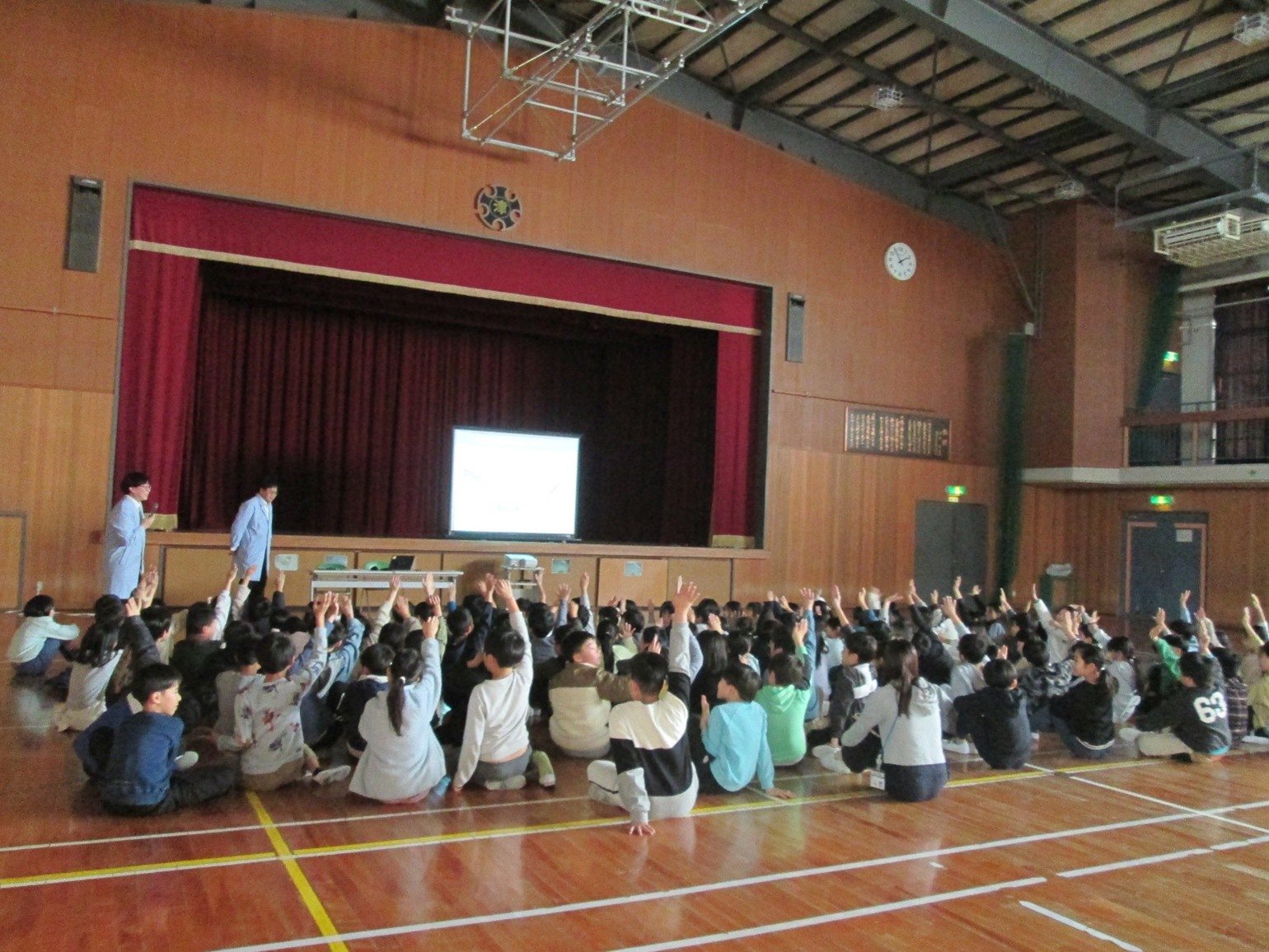 メガネのZoff「目の健康」を啓発する出張授業～兵庫県西宮市立津門小学校～