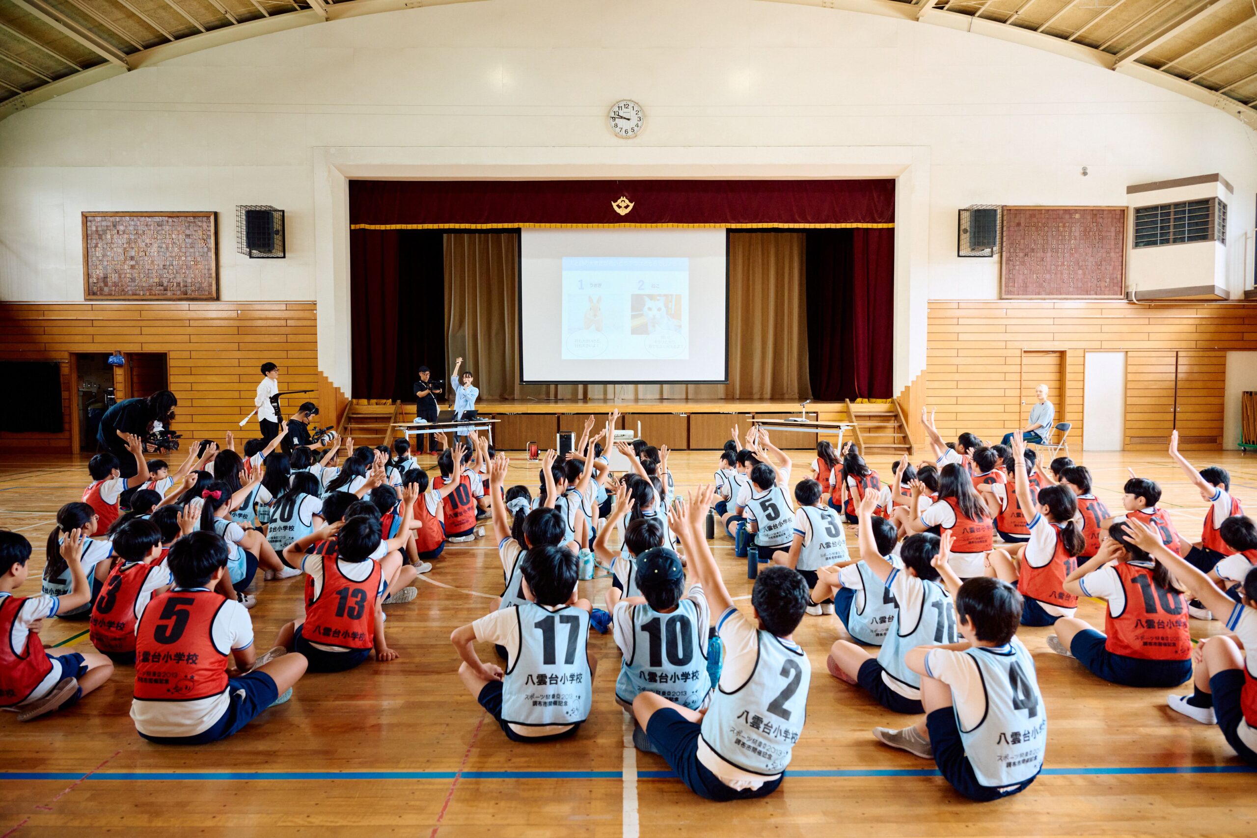 視力矯正が必要な視力の子どものうち、46.1%が視力矯正をしていないことが判明。約半数の保護者が「メガネをかけると視力が低下しやすくなる・悪くなる」と誤解も障壁に。