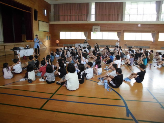 メガネのZoff「目の健康」を啓発する出張授業～青森県三沢市立古間木小学校～